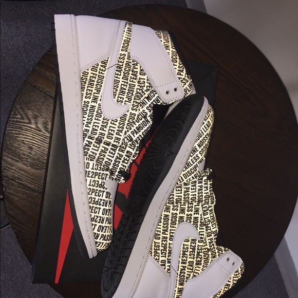 Jordan 1 jeter respect SZ 10 DS - Picture 3 of 6